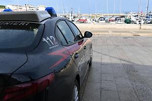 Disabile afferrato, colpito e spinto contro un muro per rubargli la pensione di invalidità