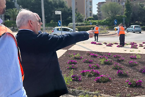 Avvallamento su viale Magna Grecia, corsia chiusa per sicurezza. Le foto