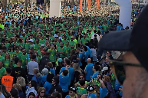 Deejay Ten invade Bari, 10mila al via tra sport e festa. Foto e video