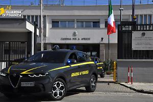 Confisca da oltre 430 mila euro a imprenditore, sequestrate 228 auto