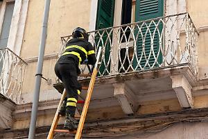 Allarme in via Anfiteatro, paura per un uomo scomparso. Le foto