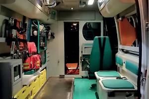 Tragico frontale sulla SS 275: muore una donna, traffico bloccato