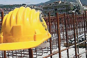 Operaio muore cadendo da un capannone: tragedia sul lavoro