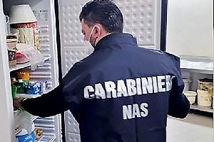 Conserve sott’olio senza etichette, maxi sequestro del Nas di Taranto
