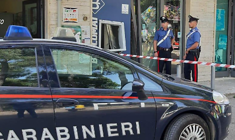 Assalto al bancomat Unicredit, esplosione nella notte