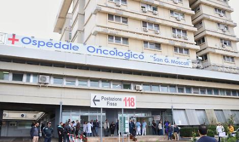 Morte dopo immunoterapia, 5 medici indagati al Moscati