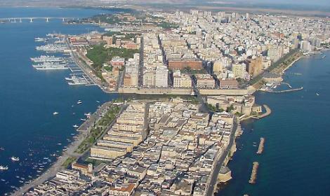 Una veduta aerea di Taranto