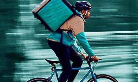 Il Tribunale commissaria il colosso delle consegne: &egrave; caporalato digitale