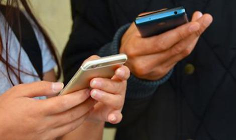 Social e minori, il dibattito si riaccende anche in Europa