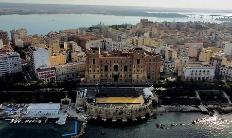 Una veduta aerea della sede di Prefettura e Provincia di Taranto