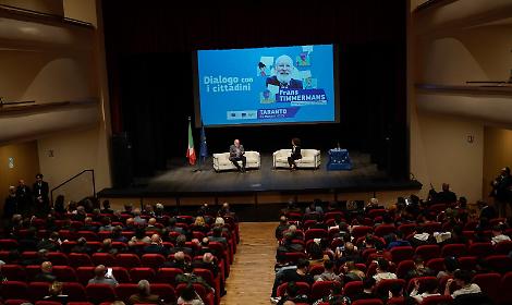 Frans Timmermans a Taranto