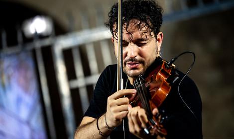 Bari: il violinista Francesco Greco inaugura il Ya Salam Festival