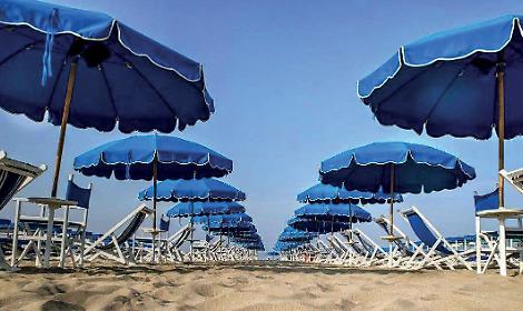 La Puglia pensa gi&agrave; all'estate: spiagge aperte per 5 mesi, da maggio a settembre. Le foto