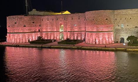 Il Castello Aragonese si illumina di rosso per la Giornata del Rene