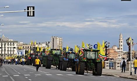 Dalla Puglia al Brennero: &ldquo;Basta guerre, difendiamo agricoltori e consumatori&rdquo;
