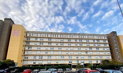 Colpi di pistola da un'auto in corsa nella notte al San Paolo, ferito a un piede un 20enne