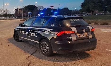 Villa trasformata in discoteca abusiva, festa con 100 persone a Santo Spirito