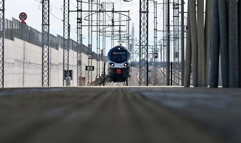 Muore dopo due giorni il 45enne investito da un treno