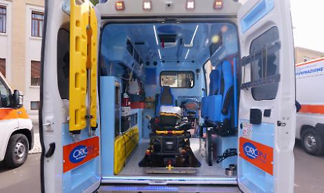 Spedizione punitiva, giovane accoltellato: ferito alla gola