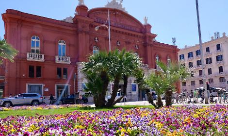 Appello dal Petruzzelli per il Teatro Sannazaro dopo l&rsquo;incendio