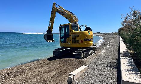 "Ruspe in azione in un'area protetta e spostamento di sabbia in uno stabilimento privato"