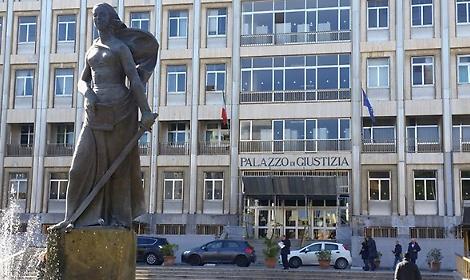 Prostituzione minorile, pene ridotte in appello per i due imputati