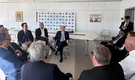 Luigi Lobuono con i Consiglieri regionali del centrodestra