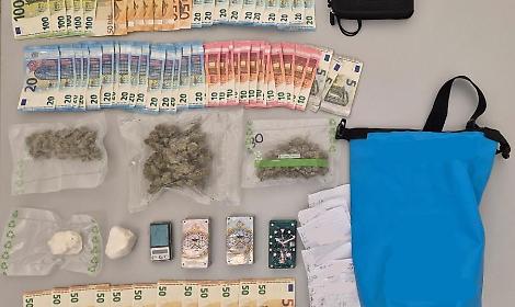 La droga e i soldi sequestrati