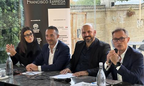 La conferenza stampa di presentazione della convenzione tra l'Accademia Tàrrega e Saint Louis College of Music 