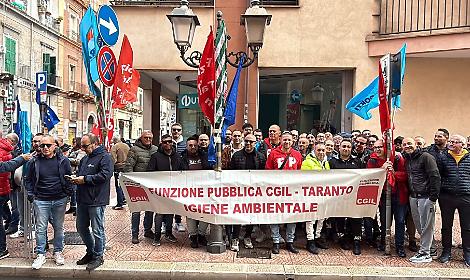 Lo sciopero di Kyma Ambiente a Taranto - foto di Francesco Manfuso