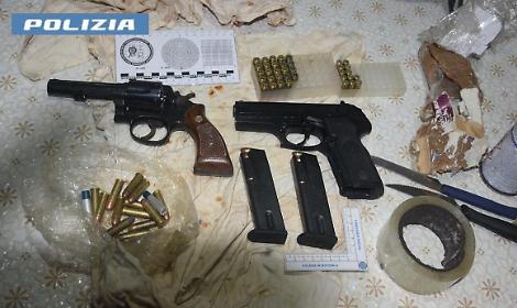 Armi e munizioni sequestrate dalla Polizia a Manduria