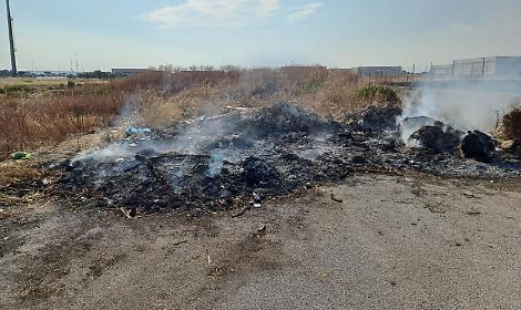 Rifiuti bruciati e discariche abusive, sequestrate due aree nel Tarantino
