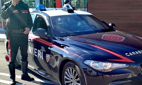 Colpi di fucile contro l&rsquo;auto di un commerciante