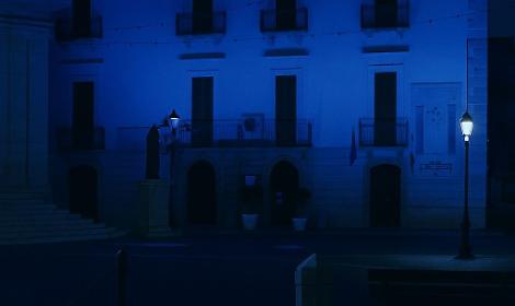 Il Palazzo di Città di Trinitapoli illuminato di blu