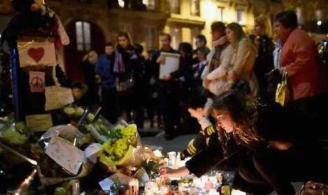 Il ricordo a Parigi della strage detta del Bataclan