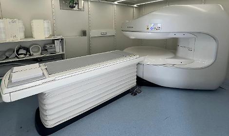 Una risonanza magnetica aperta