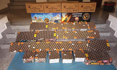 Fuochi d&rsquo;artificio senza autorizzazioni, maxi sequestro