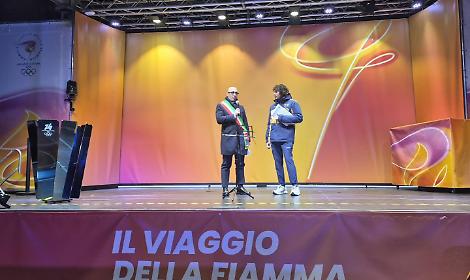 Il Sindaco Piero Bitetti in occasione del passaggio a Taranto della Fiaccola Olimpica
