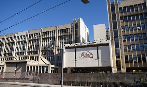 Donna trovata morta in casa, indagato il proprietario dell'appartamento