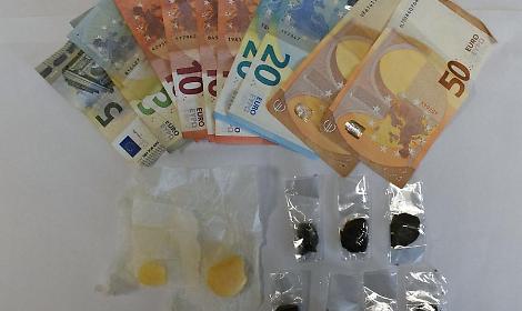Droga e soldi sequestrati dalla Polizia