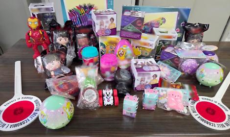 I giocattoli pericolosi sequestrati dalla Finanza a San Vito dei Normanni