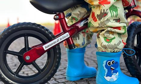 Monteiasi pedala verso il futuro: 5 biciclette ai bambini dell&rsquo;asilo