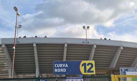 L'esterno dello stadio di Via del Mare a Lecce