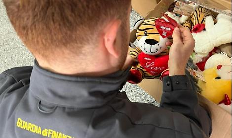 Carnevale e San Valentino, sequestrati 200mila articoli non sicuri