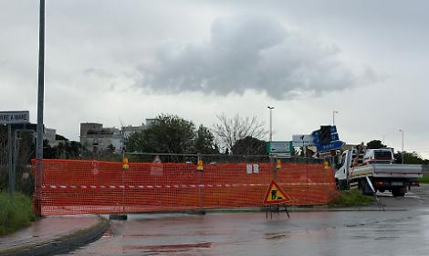 Dopo il cedimento, chiusa via dei Trulli a Torre a Mare: scattano divieti e sensi unici