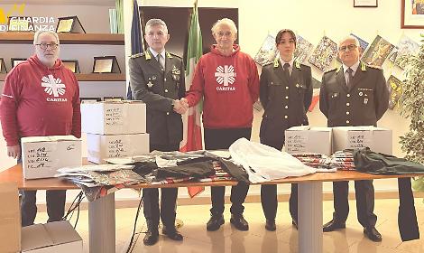 Oltre 500 capi contraffatti donati alla Caritas