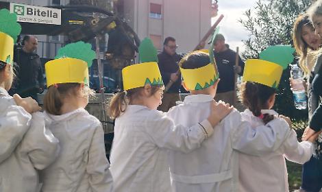Quattro alberi per la scuola Basile, il progetto &ldquo;L&rsquo;amore mette radici&rdquo; cresce a Taranto