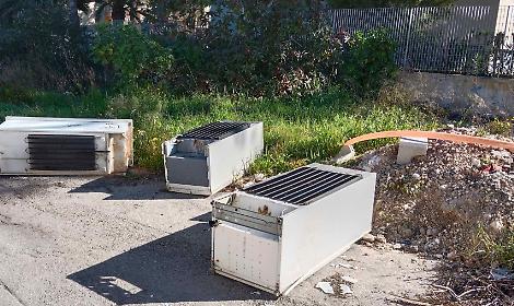 Lama, discarica a cielo aperto in via Fior di Papiro 