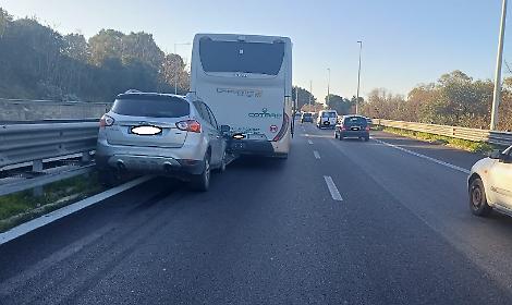 L'incidente che sta bloccando Ponte Punta Penna - foto di Francesco Manfuso