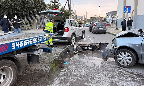 Scontro tra due auto in via Gregorio VII, due feriti -foto di Francesco Manfuso